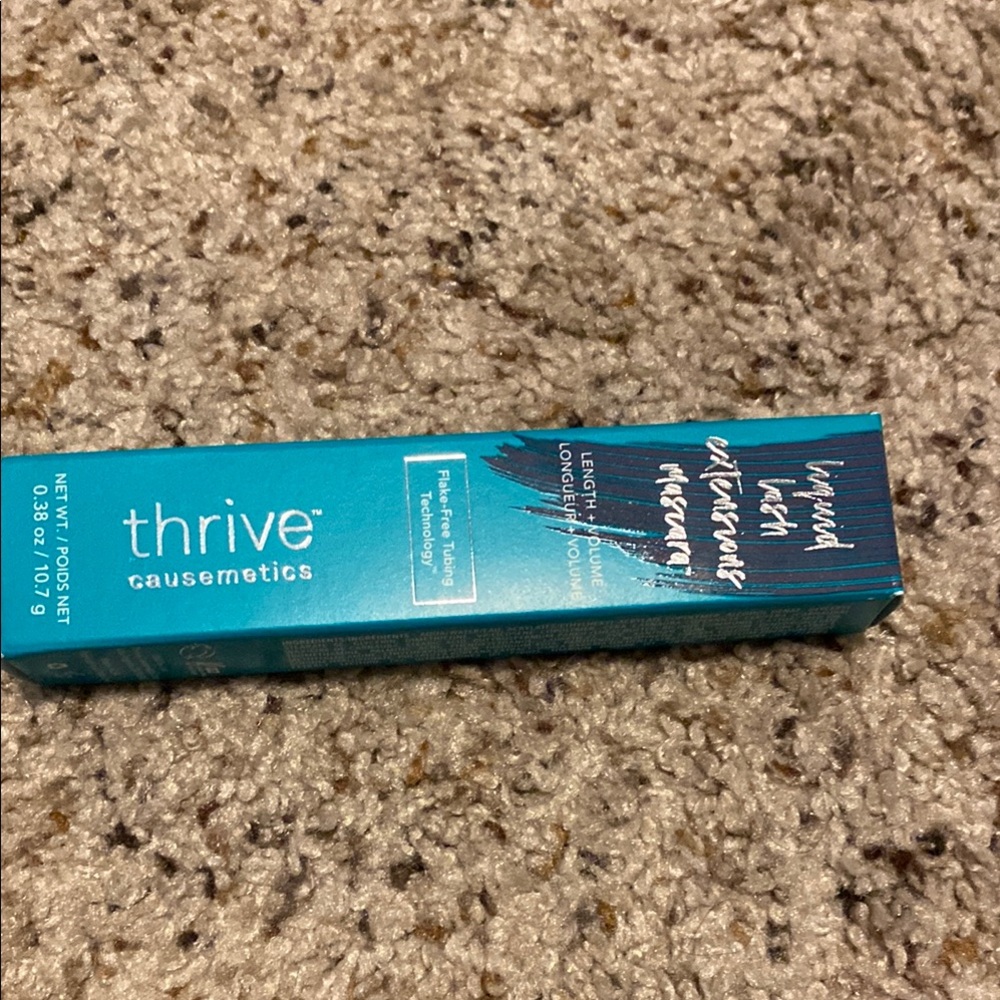 Thrive Causemetics Mascara in Teal Box